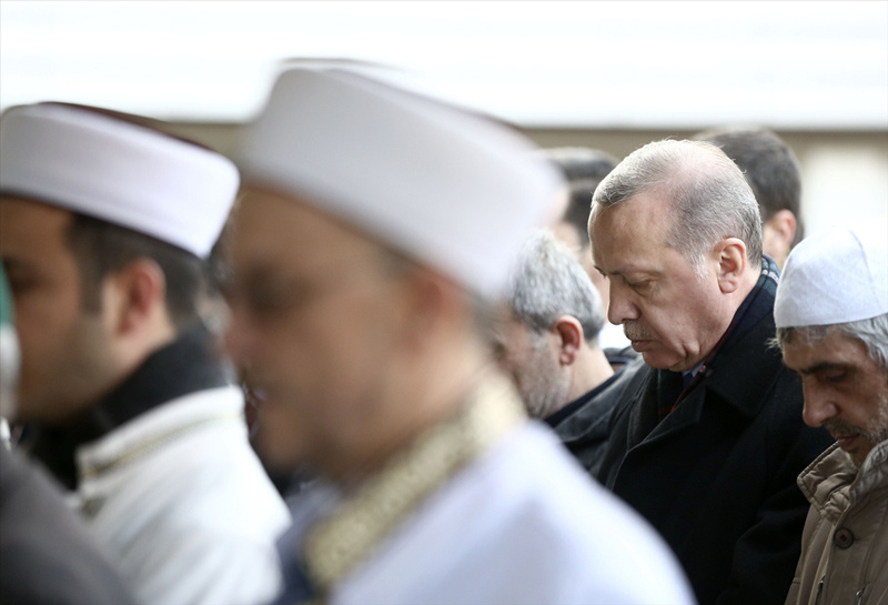 Tabutuna Erdoğan da omuz verdi
