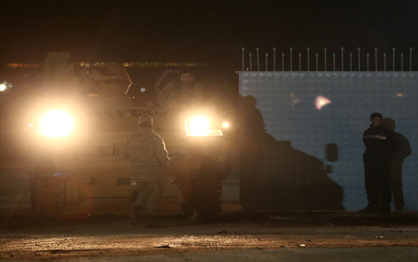 Sınır Kapısı'ndan Azez bölgesine askeri araç sevkiyatı yapıldı