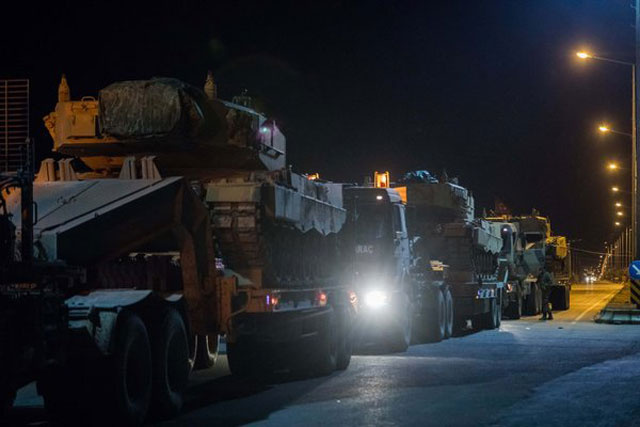 Tanklar sınır kapısından Suriye'ye geçti