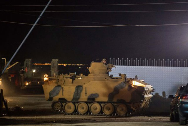 Tanklar sınır kapısından Suriye'ye geçti