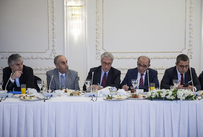 Başbakan medya temsilcilerine 'Zeytin Dalı'nı anlattı