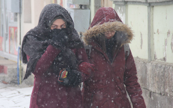 Hava durumu 22 Ocak kar İstanbul'a dayandı sert geliyor!