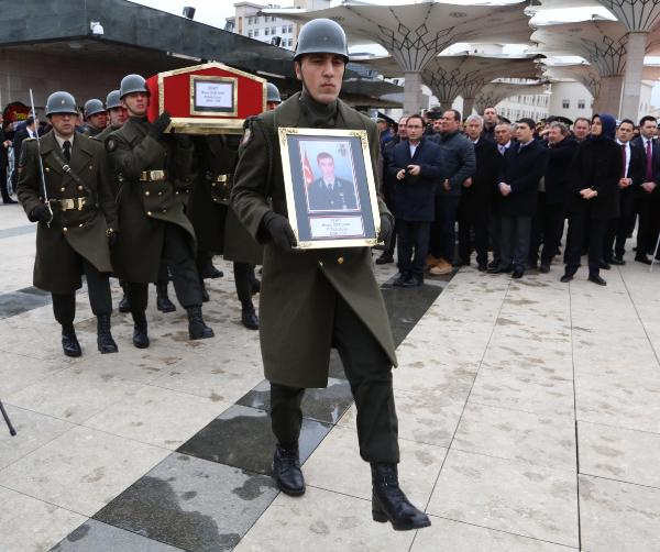 Türkiye'nin yüreğini yakan cenazede Erdoğan ağladı