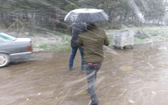 İstanbul'da kar etkisini gösterdi! İş çıkışına dikkat