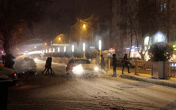 Niğde'de kar yağışı başladı