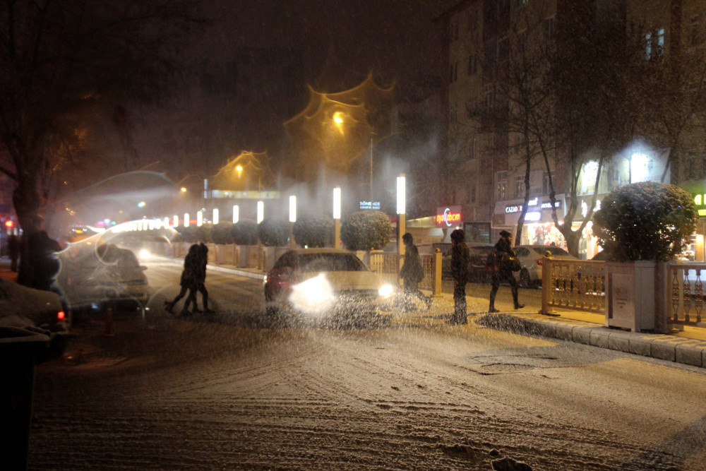 Niğde'de kar yağışı başladı