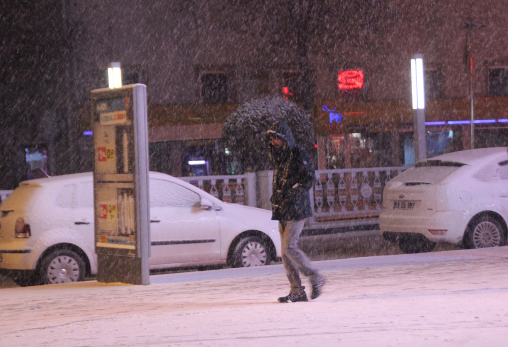 Niğde'de kar yağışı başladı