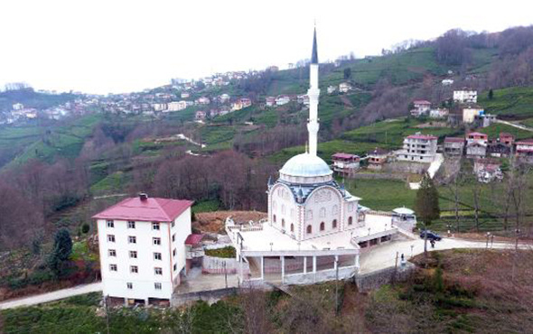 Fıkra değil gerçek: Caminin içinden yol geçirdiler!