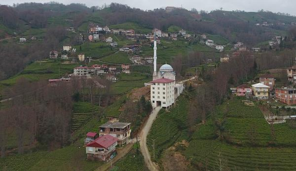 Fıkra değil gerçek: Caminin içinden yol geçirdiler!