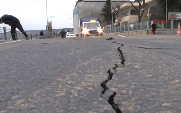 İstanbul'da sahil yolunda asfalt çöktü