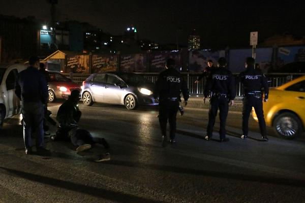 Beyoğlu'nu savaş alanına çevirdiler! Kardeşlerin yaptığına bak