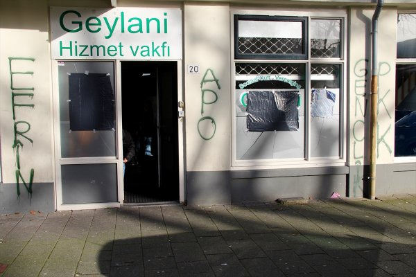 PKK/PYD Avrupa'da camilere saldırıyor dokunulmuyor!
