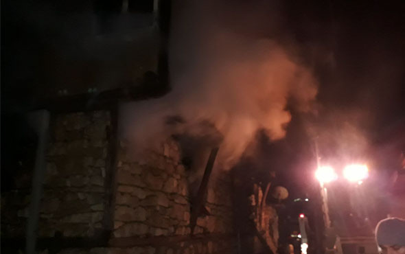  Isparta Gelendost’taki yangında evlerinde mahsur kalan yaşlı çift yanarak can verdi