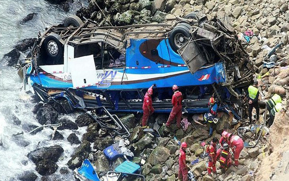Peru'da otobüs uçuruma devrildi: 25 ölü