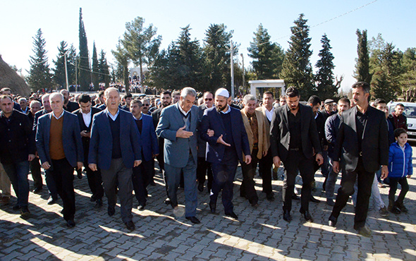 Öldürülen şeyh için 500 metrelik sofra kuruldu!