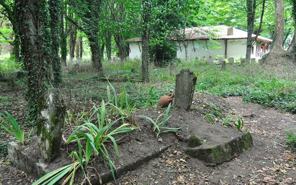 Çanakkale'deki bu mezar kendi kendine yer değiştiriyor