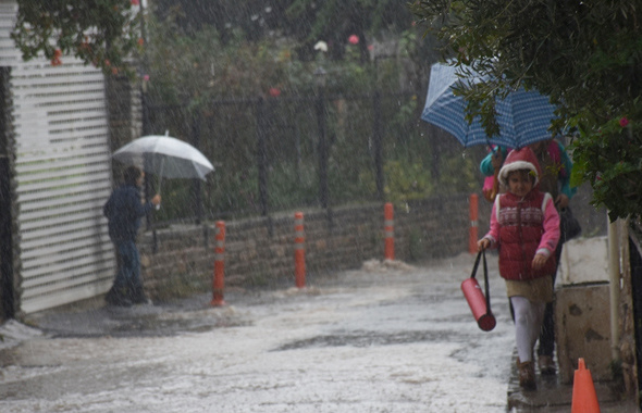 Adana saatlik hava durumu okullar tatil edildi
