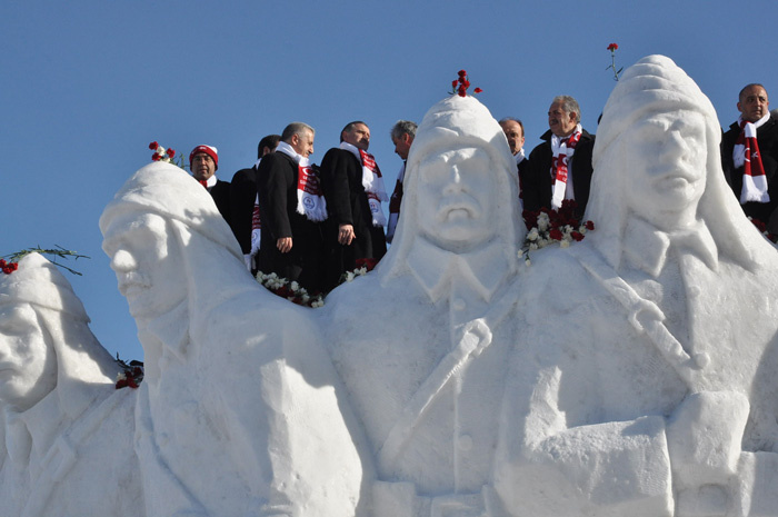  Sarıkamış'ta kardan heykellerin açılışı yapıldı