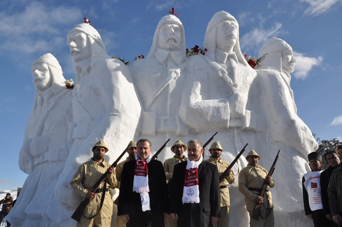  Sarıkamış'ta kardan heykellerin açılışı yapıldı