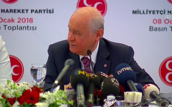 Meral Akşener'e Bahçeli yorumu :'Koluna takar güle güle der'