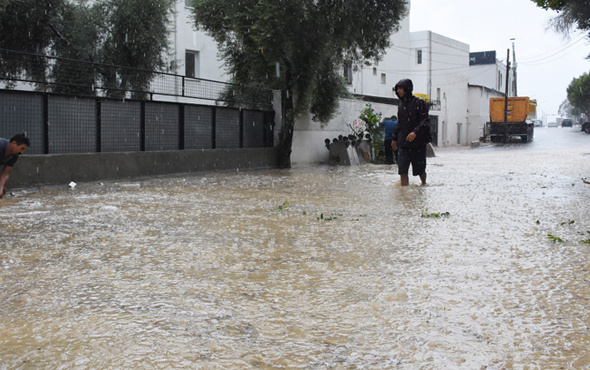 Bodrum'da sağanak yağış hayatı felç etti