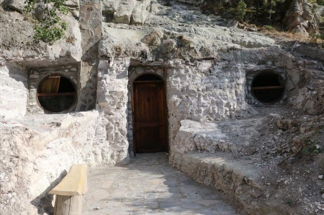 Frigler tarafından yapılan Bolu kaya evleri turizme kazandırılıyor