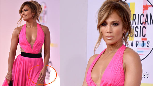 Kırmızı halıya damga vuran Jennifer Lopez'in ufak kusuru sosyal medyanın diline düştü!