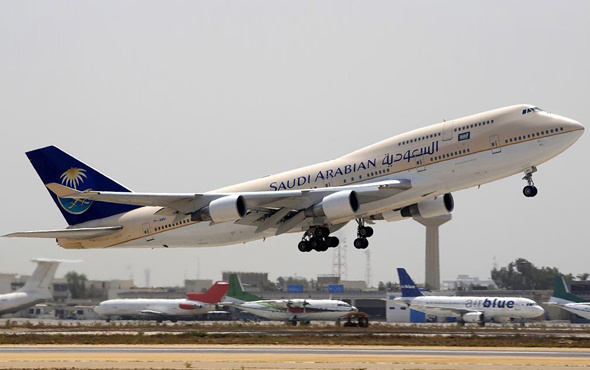 Adana'ya inen Suudi Arabistan uçağından çıkanlar şoke etti