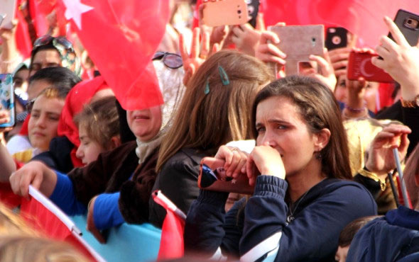 Erdoğan'ı gören vatandaşlar, mutluluk gözyaşı döktü