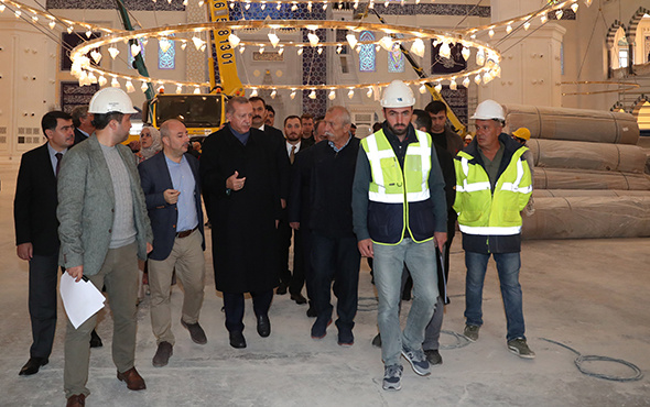 Cumhurbaşkanı Erdoğan, Çamlıca Camii'nde incelemelerde bulundu