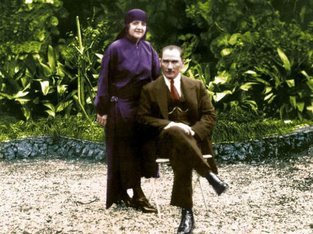 İşte Atatürk'ün Latife Hanım'a taktığı nikah yüzüğü! İlk kez ortaya çıktı