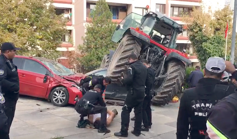 Meclis önünde hareketli dakikalar;  polisler ateş açtı