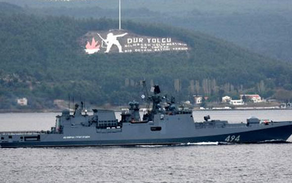 Rusya'ya ait savaş gemisi Çanakkale'den geçti!