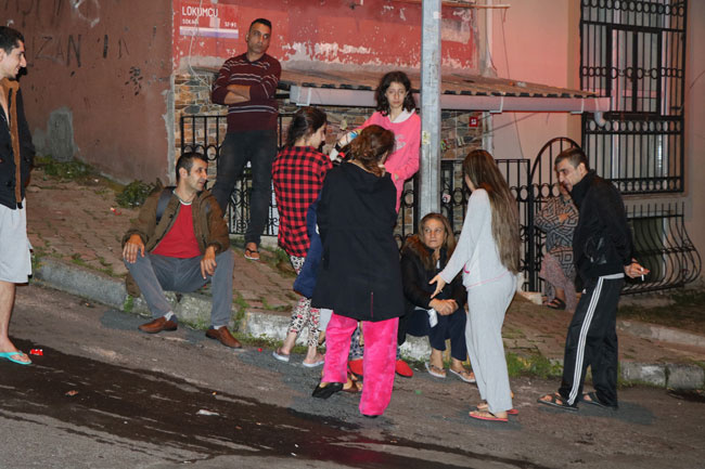 Şişli'de büyük panik! Ürkütücü bir ses geldi kendilerini dışarıya zor attılar