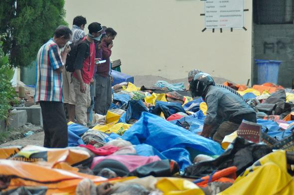 Çamura gömülen kiliseden 34 öğrencinin cesedi çıktı! Binlerce kişi göçük altında...