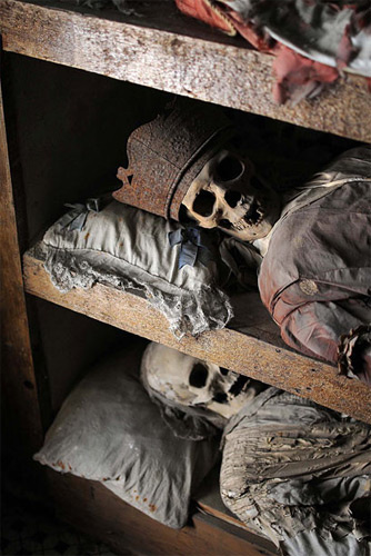 Ölüler evi binlerce yıllık cesetlerle dolu gören herkes ürperiyor