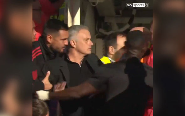 Son dakika golü sonrası sevincini abarttı Mourinho çıldırdı