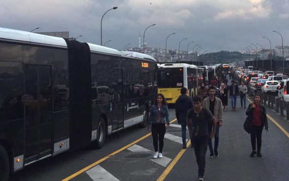 İstanbullunun metrobüs çilesi yine arıza çıktı