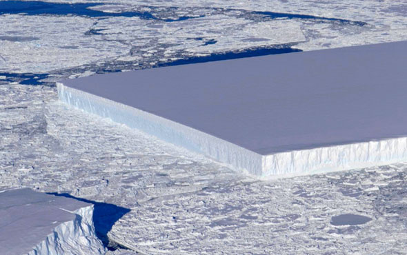 NASA ilginç görünümlü buzdağı keşfetti!