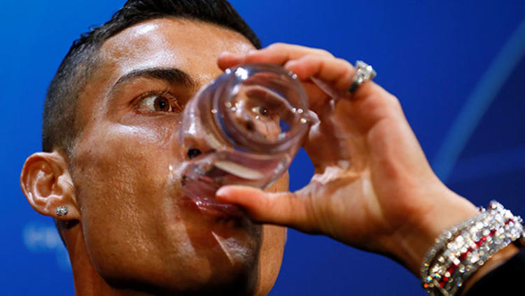 Saatini göstermek isteyen Ronaldo'nun canı çıktı! Tam 14 milyon lira...