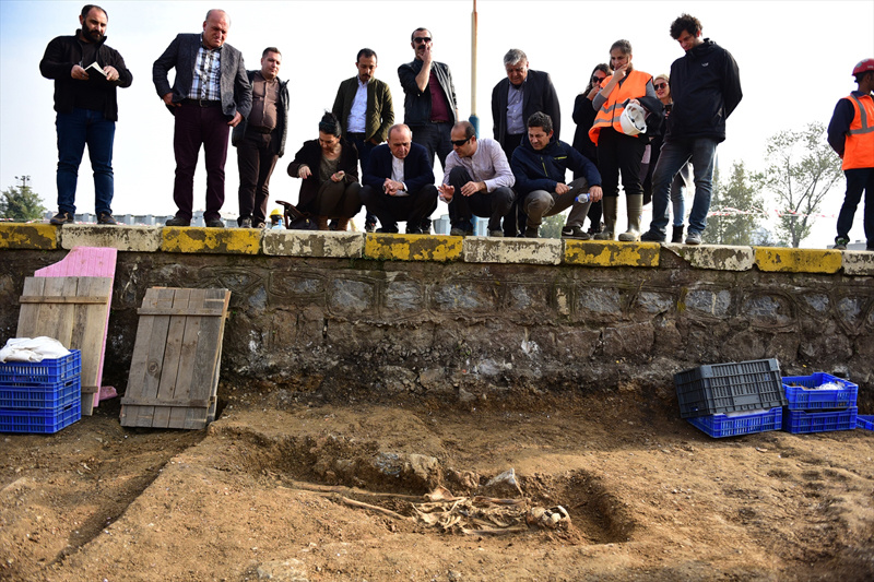 Haydarpaşa'da bin yıllık iskelet bulundu 