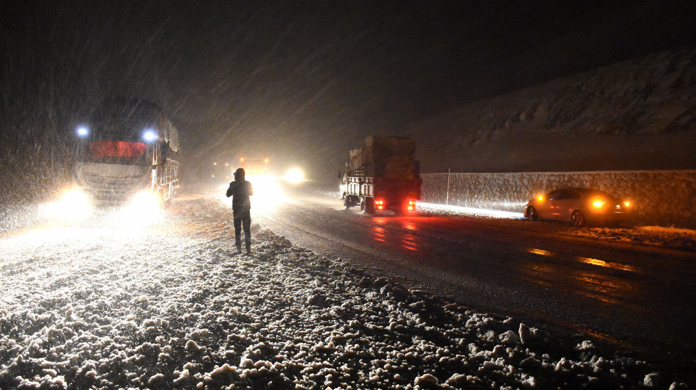 Kar nedeniyle yollar kapandı! Türkiye'den kar manzaraları
