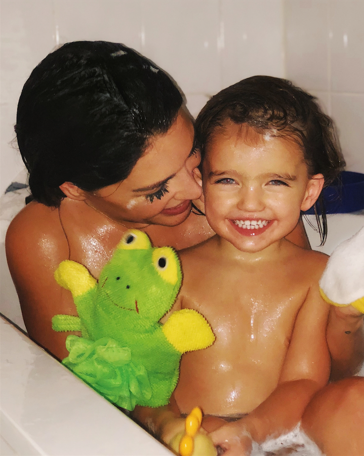 Yolanthe Cabau'nun banyo pozu sosyal medyayı salladı