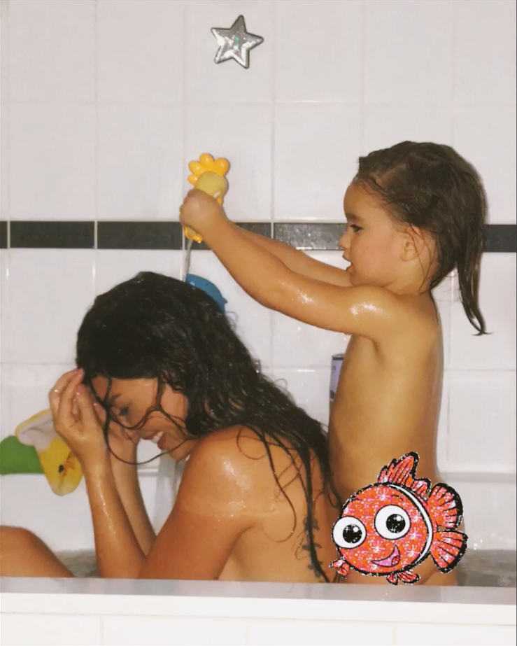 Yolanthe Cabau'nun banyo pozu sosyal medyayı salladı