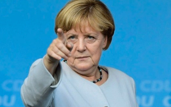 Bırakacağını açıklayan Merkel konuştu