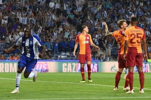 Porto yenilgisi sonrası olay yorum: Hayalleri bırak yediğin gole bak