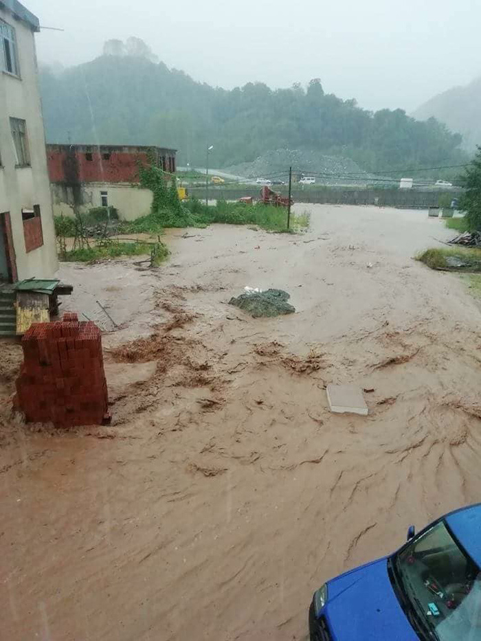 Trabzon Rize ve Artvin mini kıyameti yaşadı sel hortum heyelan