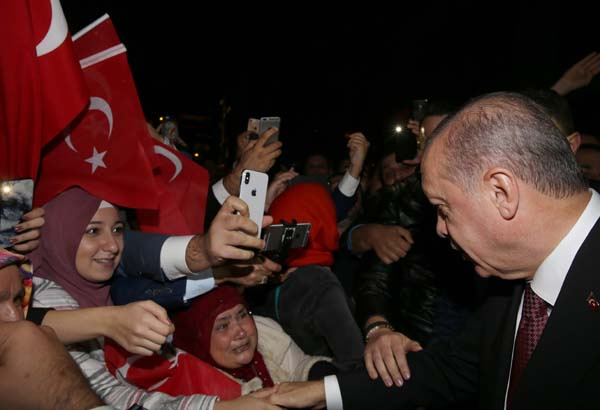 Cumhurbaşkanı Erdoğan'a sevgi gösterisi