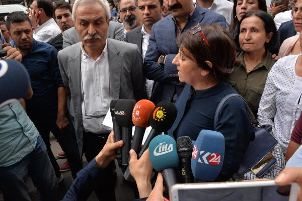HDP'li vekille polis müdürü arasında gerginlik: Protestomuzu yaparız