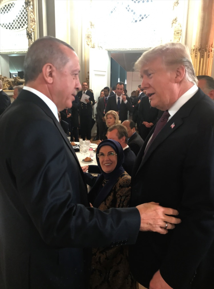 Cumhurbaşkanı Erdoğan Fransa'da Trump ile görüştü